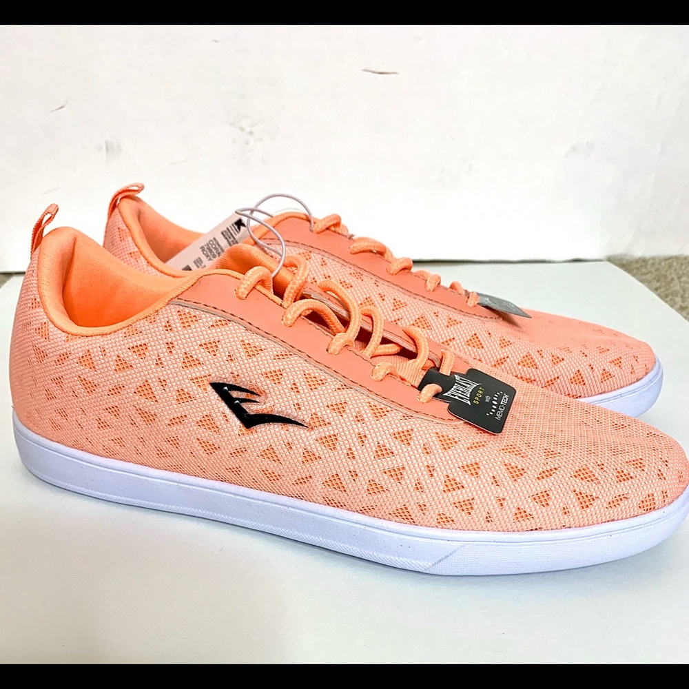 Everlast size 9 1/2 peach color running shoe